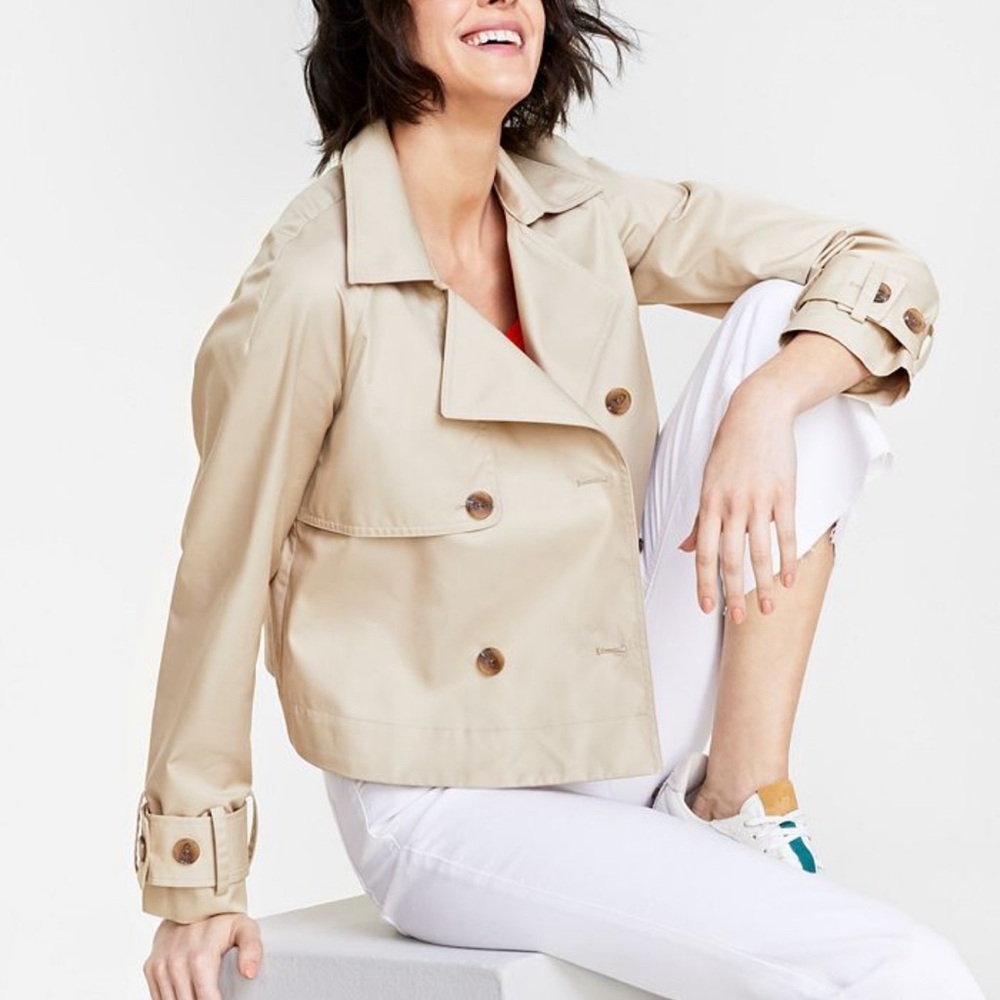 woman’s short, solid double breasted  trench coat size Xl new with tag